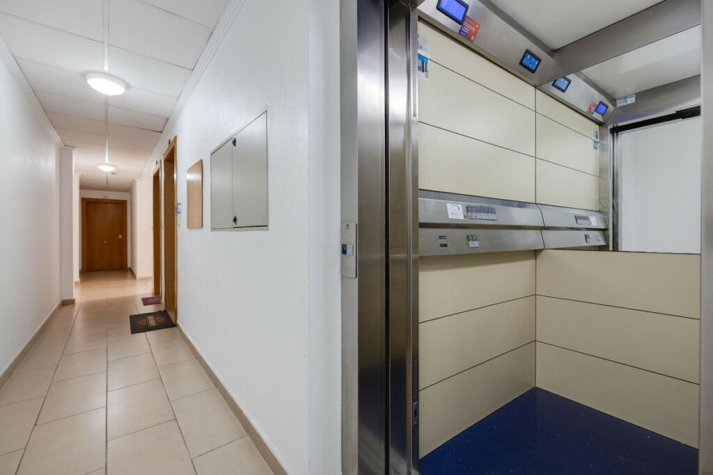 Middle Floor Apartment Torrevieja Alicante - image 8