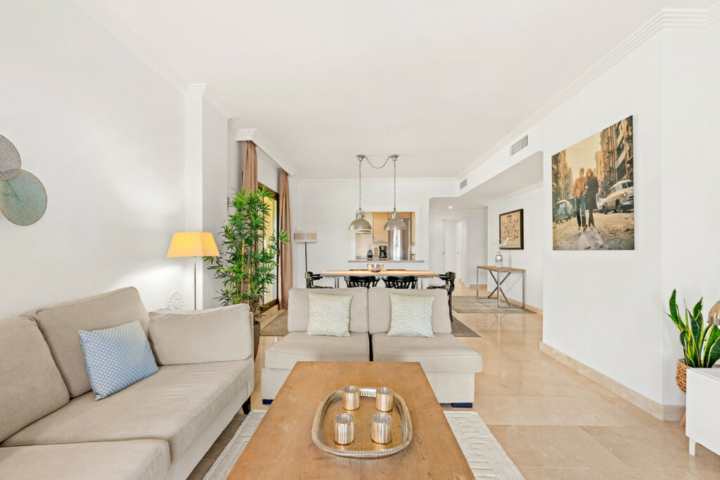 Ground Floor Apartment El Paraiso Málaga - image 2