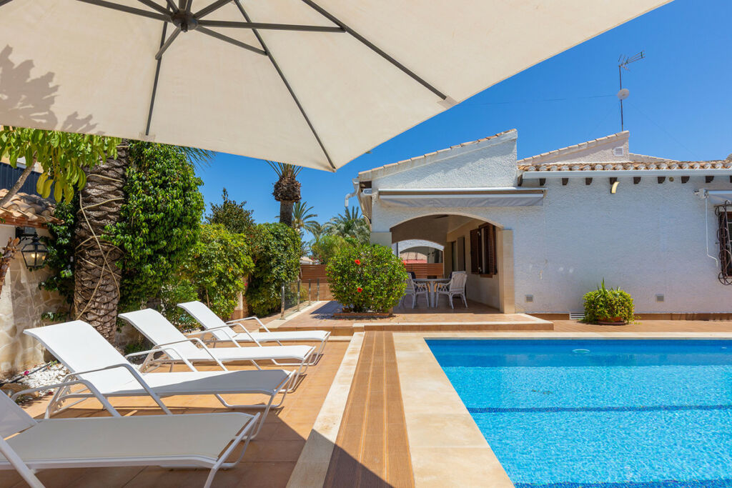 Detached Villa Punta Prima Alicante - image 8