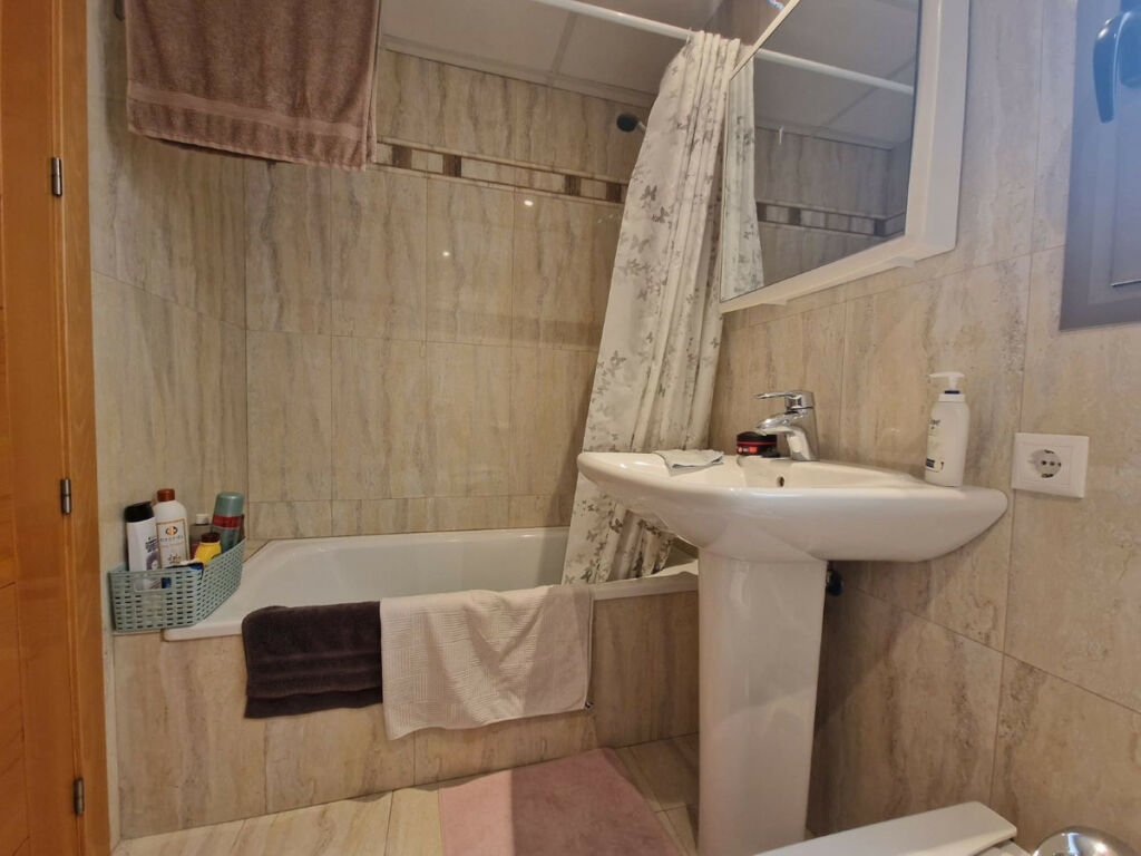 Middle Floor Apartment Torrevieja Alicante - image 8