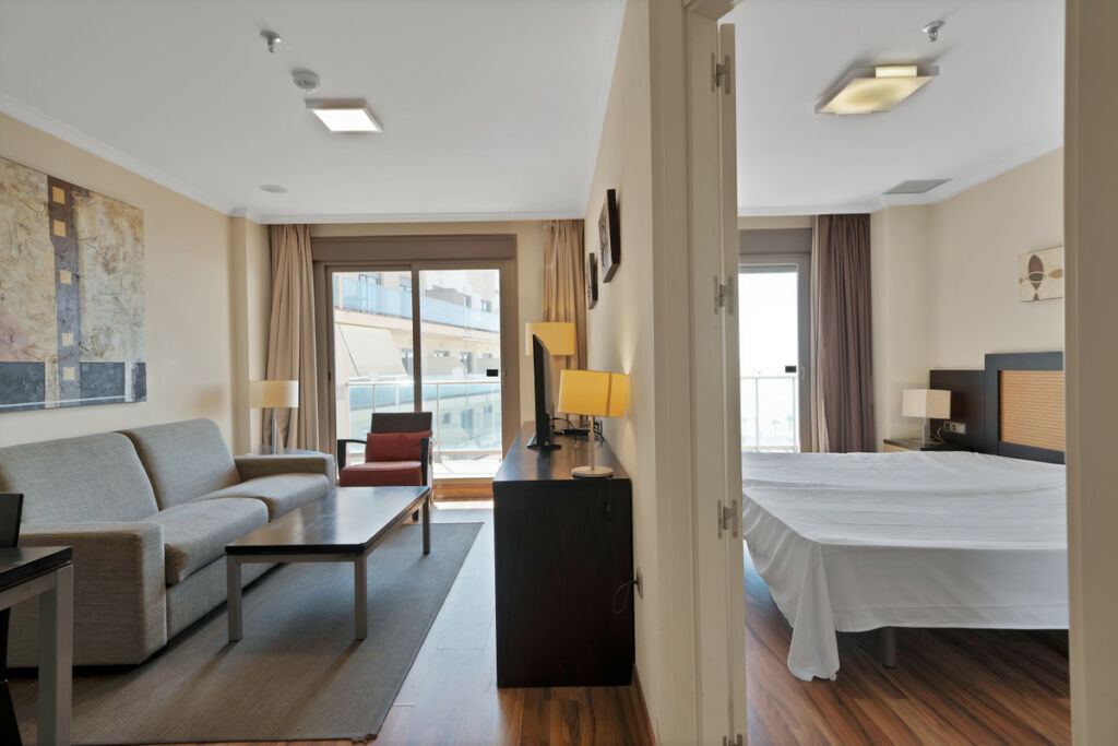 Middle Floor Apartment Benalmadena Málaga - image 8