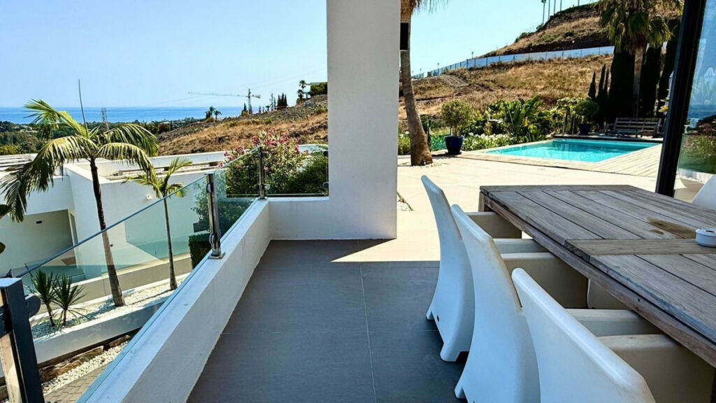 Detached Villa El Paraiso Málaga - image 8