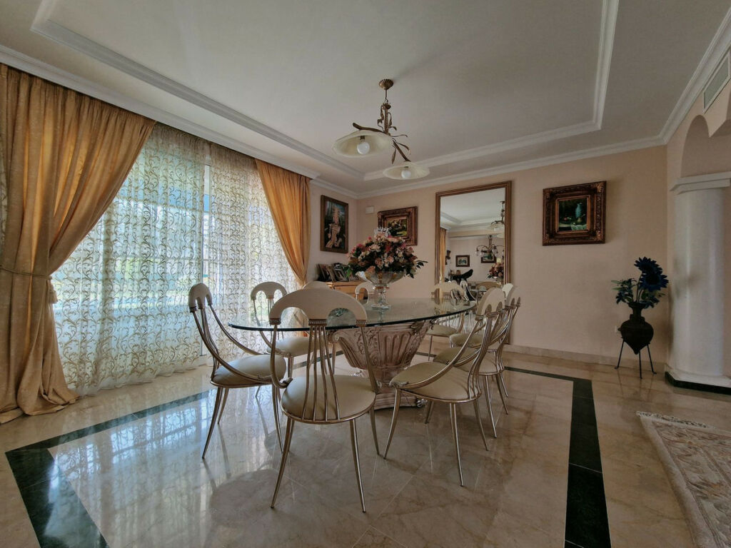 Detached Villa Guadalmina Baja Málaga - image 12