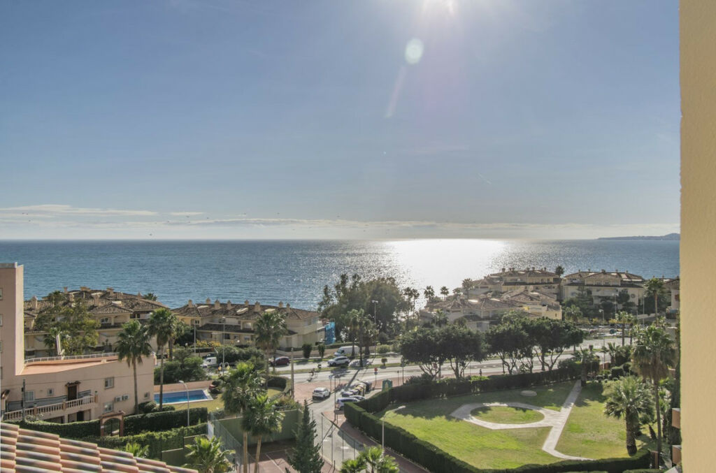 Penthouse Torrequebrada Málaga - image 8