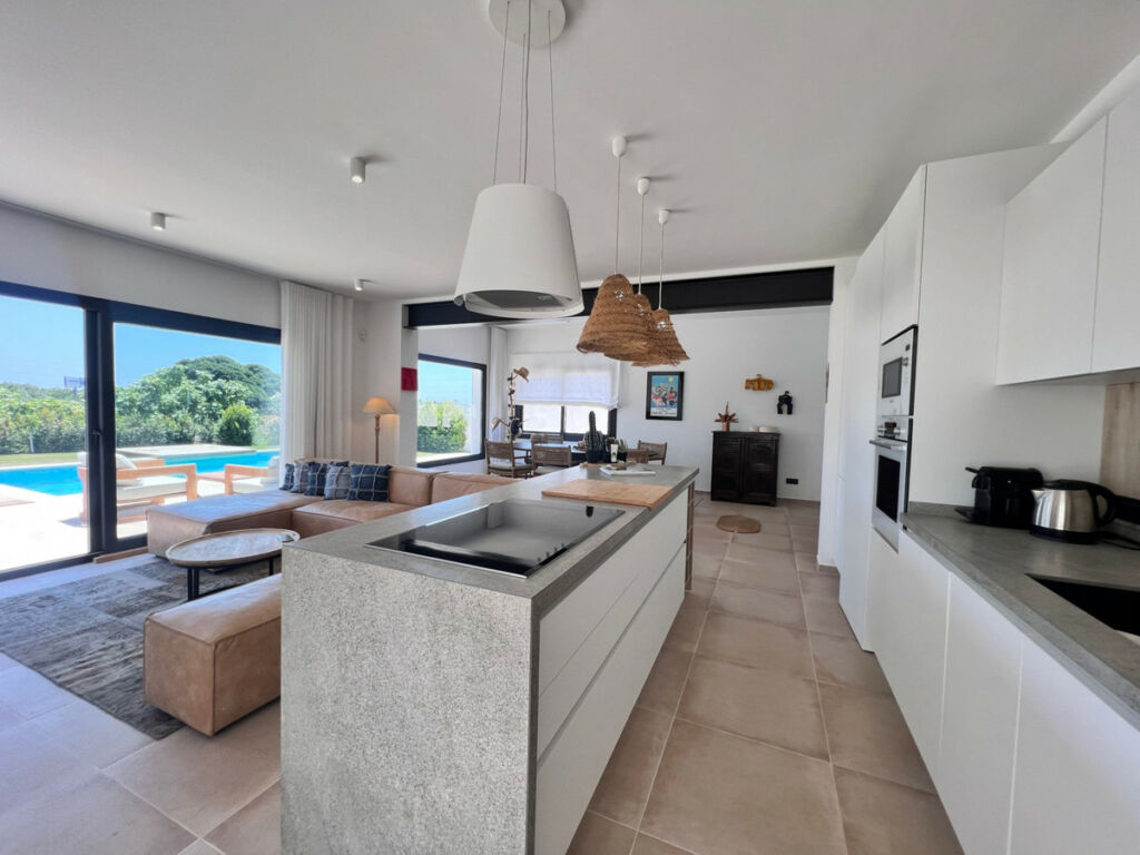 Detached Villa Estepona Málaga - image 8