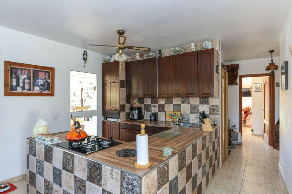 Detached Villa Tolox Málaga - image 8