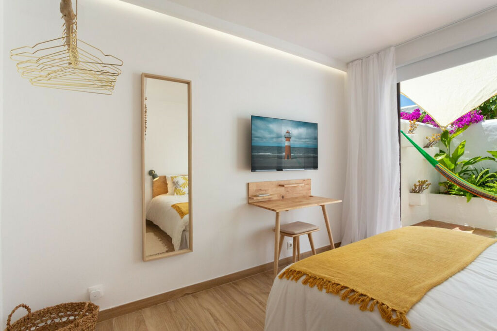 Townhouse New Golden Mile Málaga - image 9