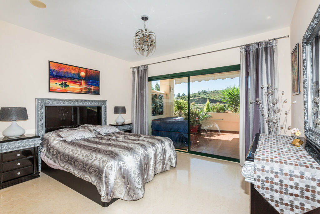 Middle Floor Apartment Benahavís Málaga - image 8