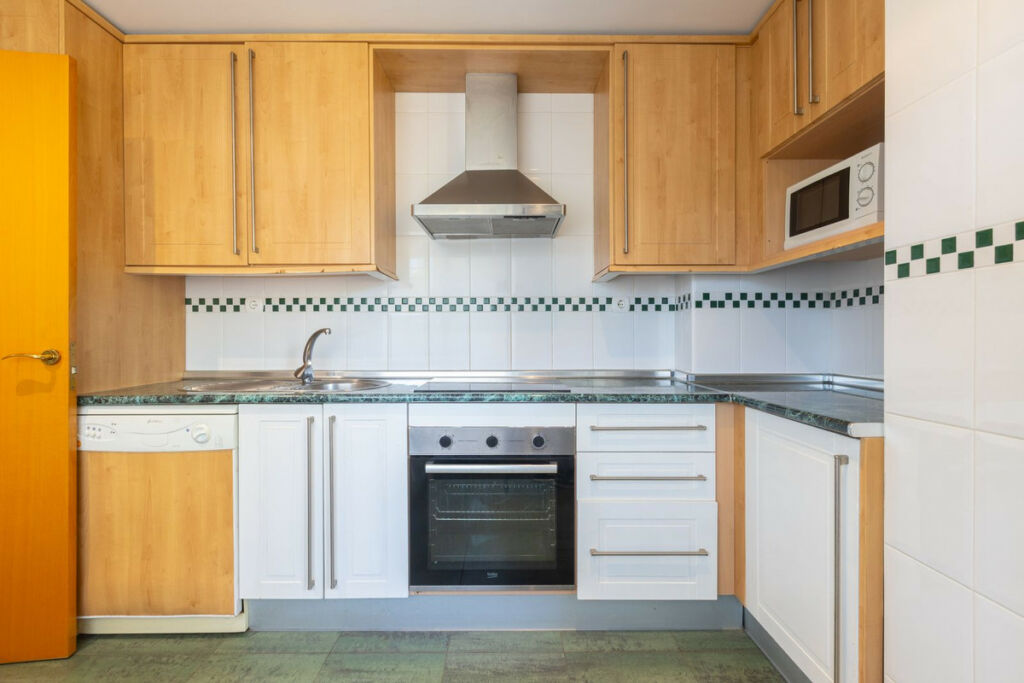 Middle Floor Apartment Elviria Málaga - image 8