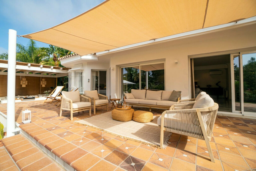 Detached Villa El Paraiso Málaga - image 8