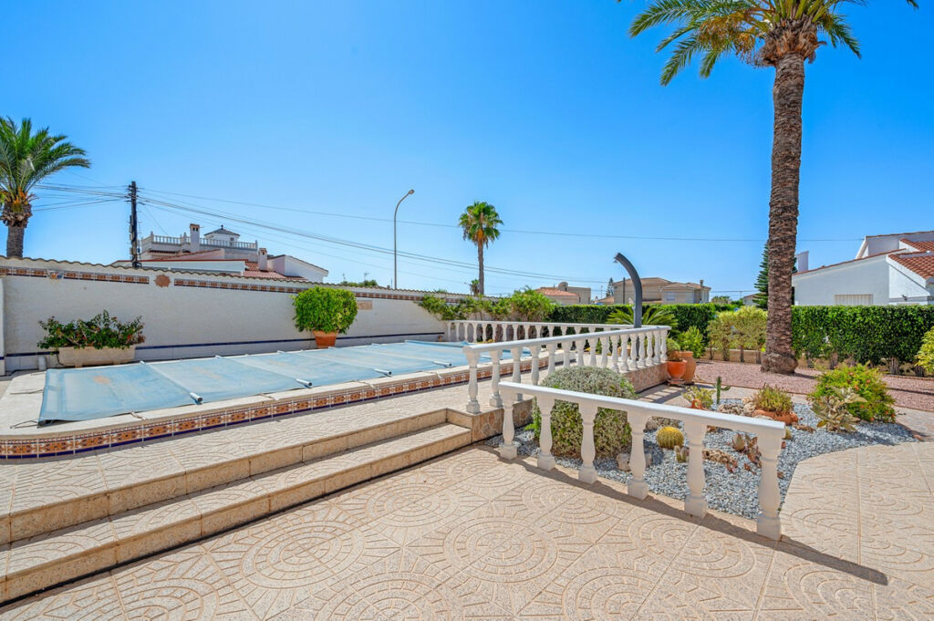Detached Villa Ciudad Quesada Alicante - image 8
