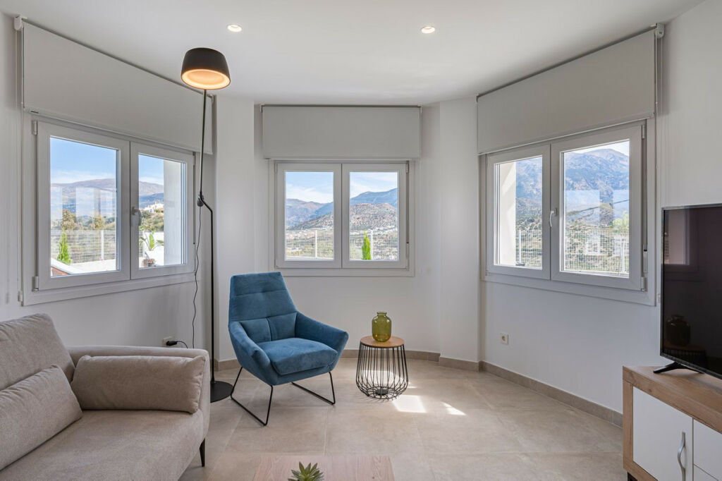 Detached Villa La Viñuela Málaga - image 8