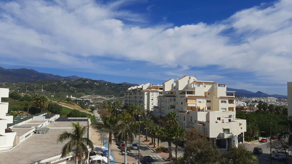 Middle Floor Apartment Estepona Málaga - image 8