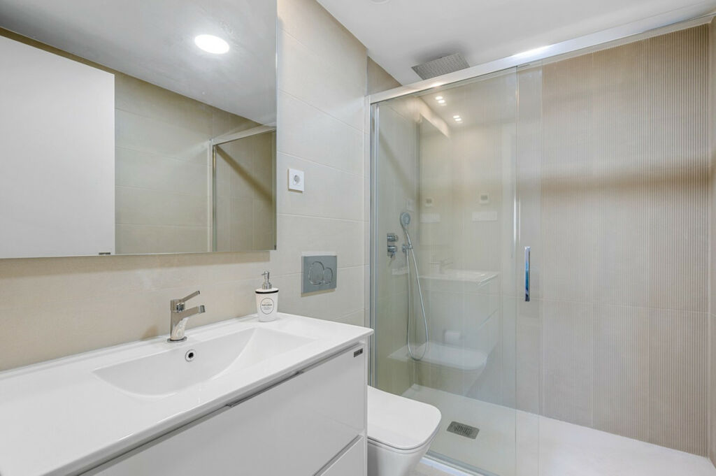 Middle Floor Apartment Punta Prima Alicante - image 8