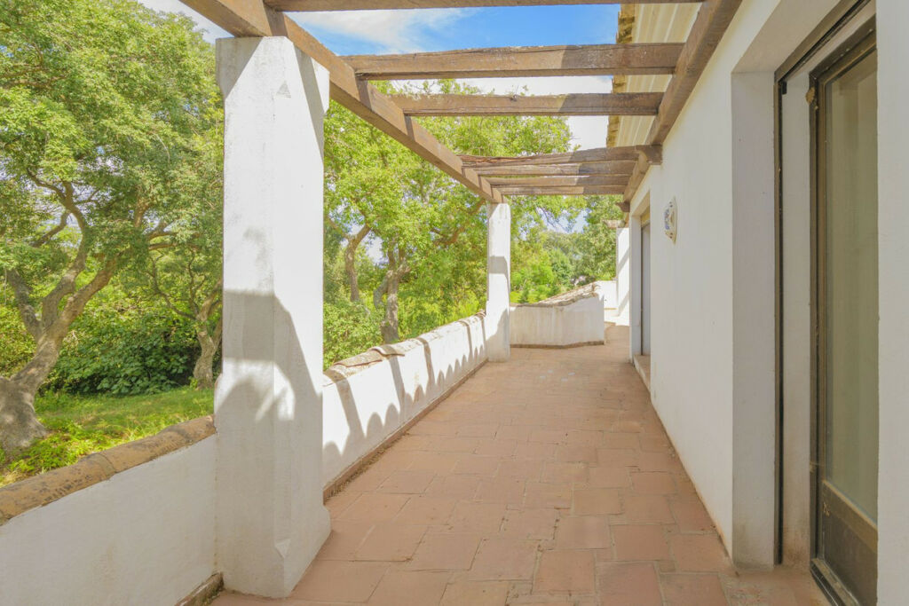 Detached Villa San Roque Club Cádiz - image 8