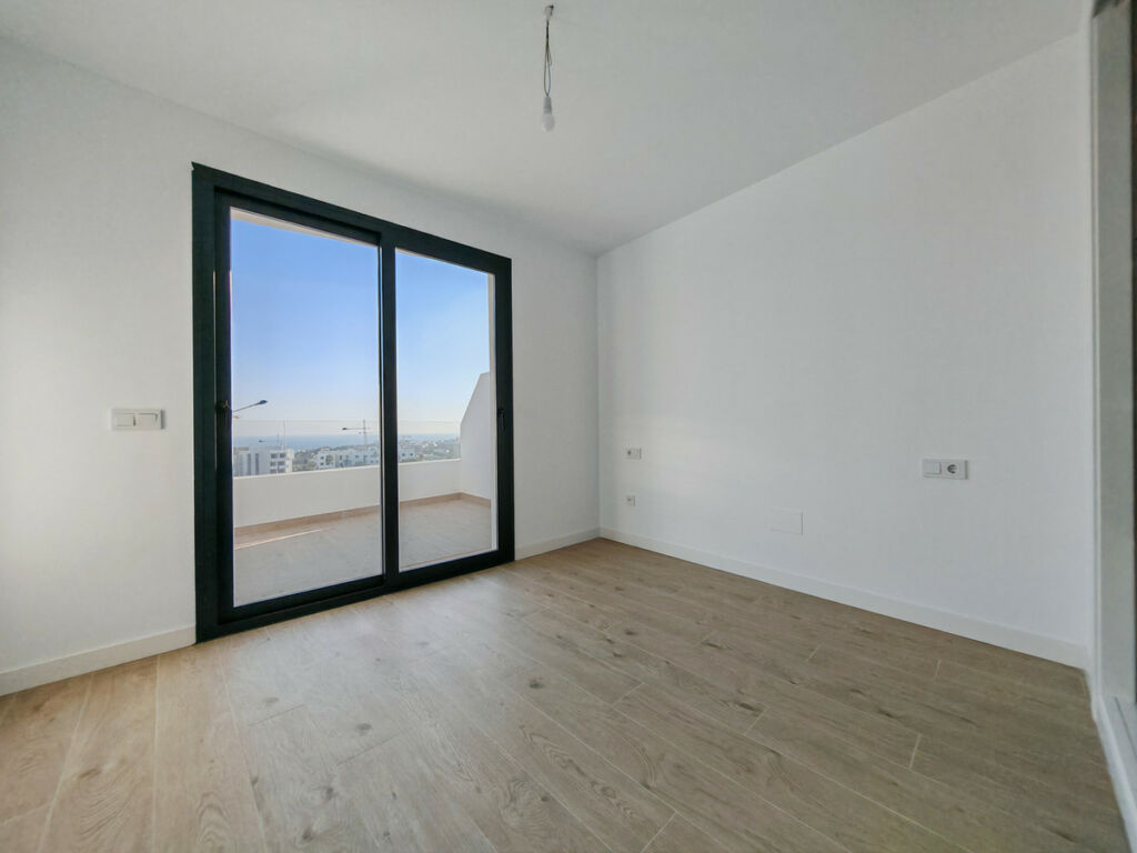Middle Floor Apartment Estepona Málaga - image 8