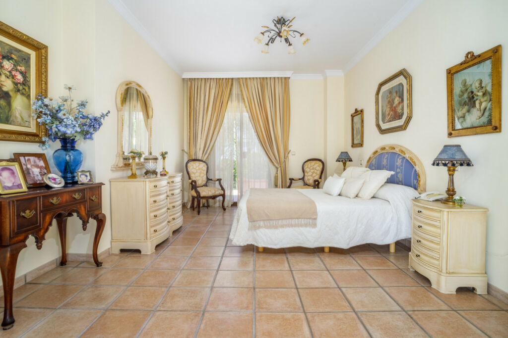 Detached Villa Guadalmina Alta Málaga - image 8