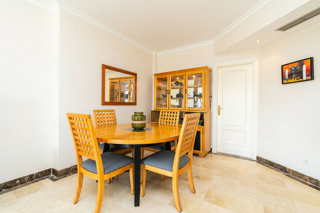 Middle Floor Apartment Bel Air Málaga - image 8