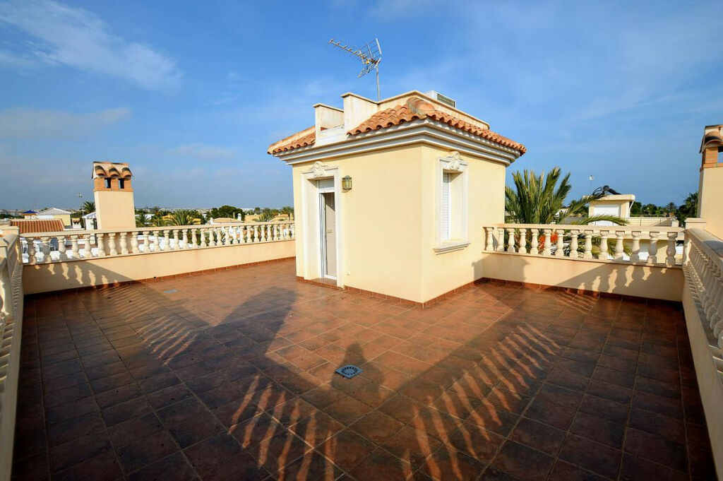 Detached Villa Cabo Roig Alicante - image 8