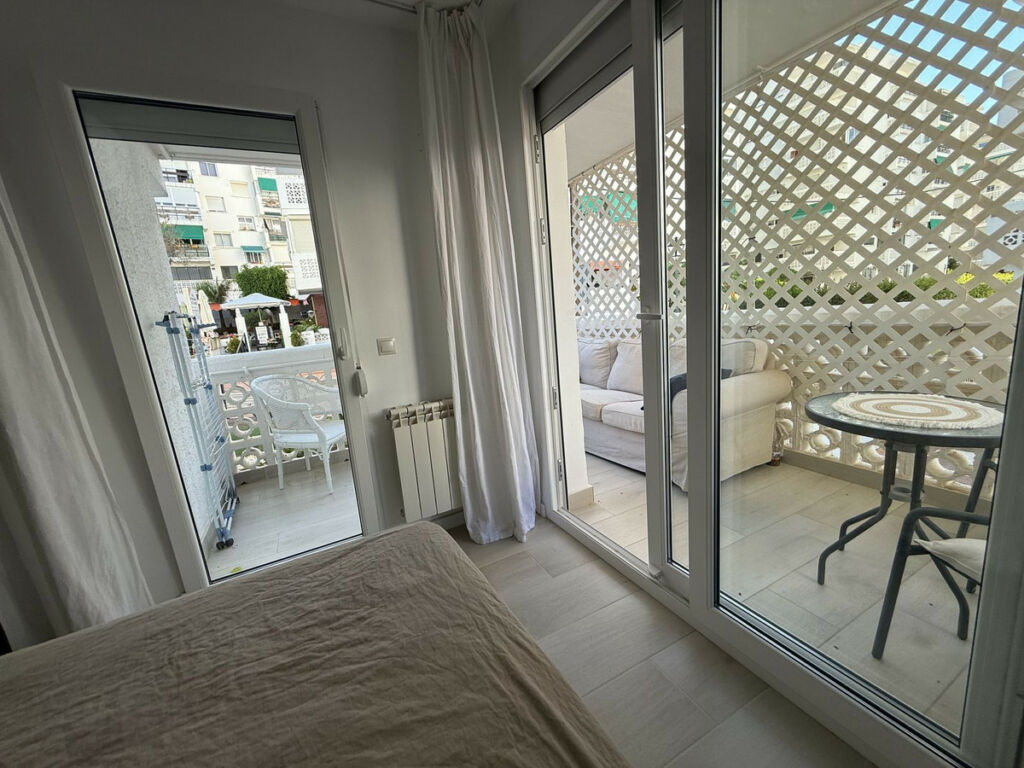 Middle Floor Apartment Estepona Málaga - image 8