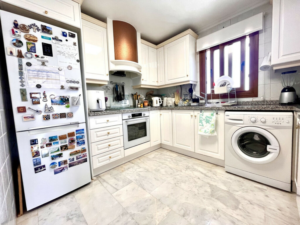 Middle Floor Apartment Villamartin Alicante - image 8