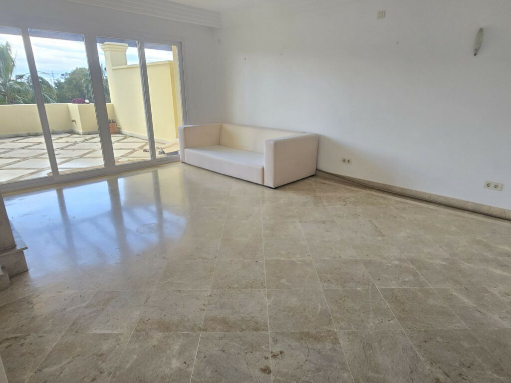 Middle Floor Apartment Casares Málaga - image 8