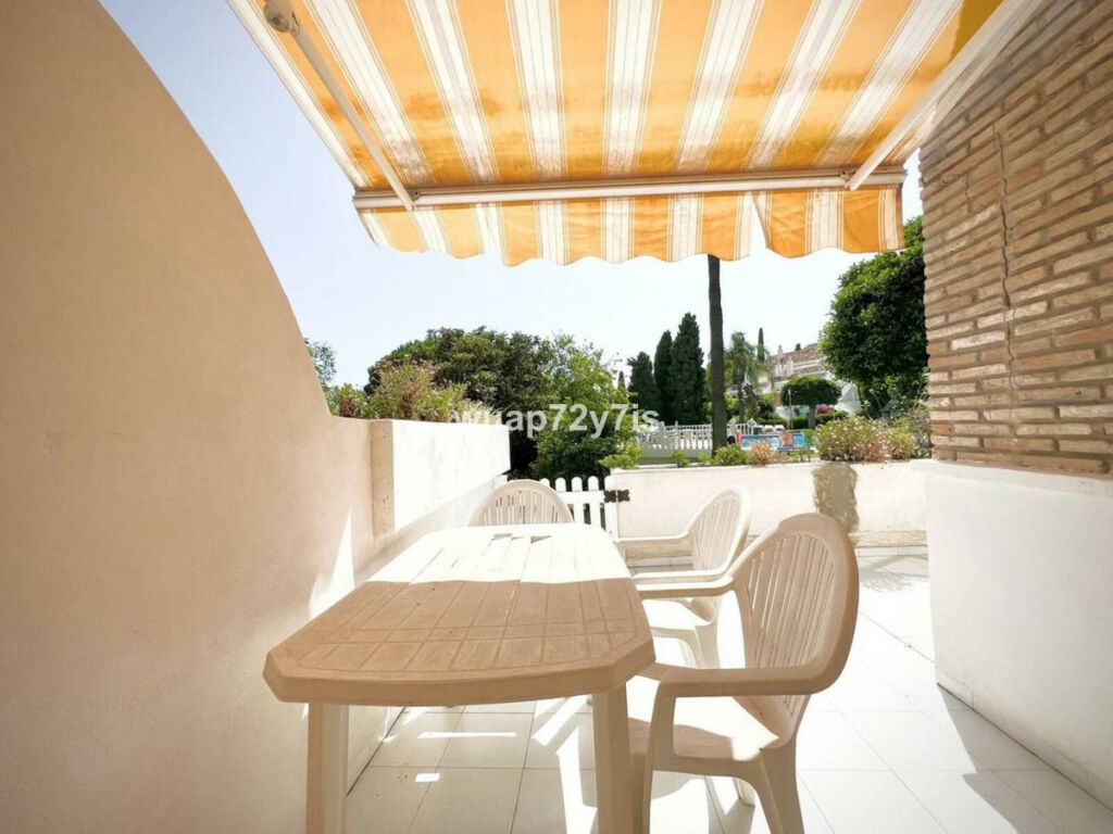 Townhouse El Paraiso Málaga - image 8