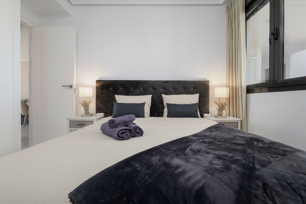 Middle Floor Apartment Estepona Málaga - image 8
