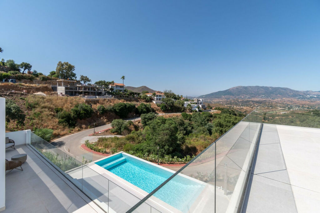 Detached Villa La Mairena Málaga - image 8