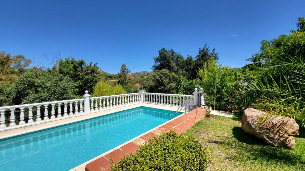 Detached Villa Elviria Málaga - image 8
