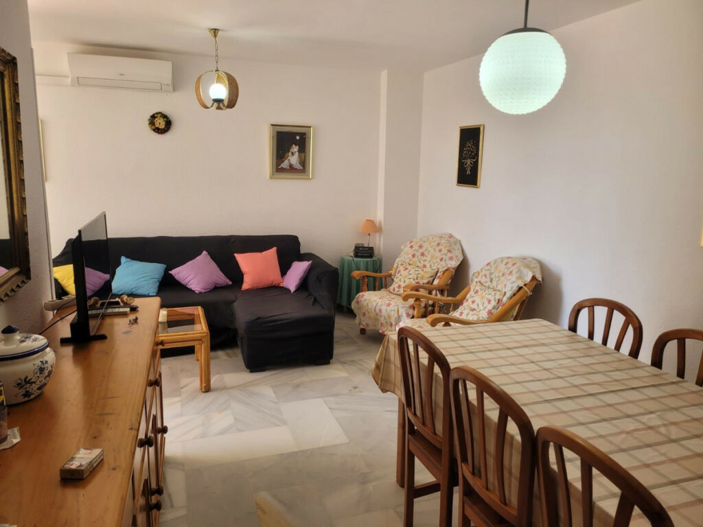 Ground Floor Apartment La Carihuela Málaga - image 8