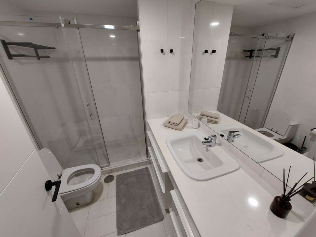 Middle Floor Apartment Puerto Banús Málaga - image 8