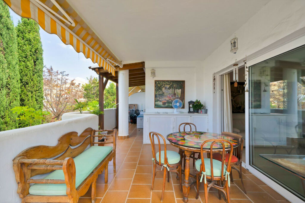 Middle Floor Apartment Nagüeles Málaga - image 8