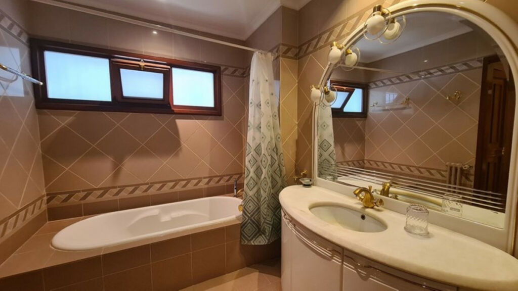 Detached Villa Cabopino Málaga - image 8