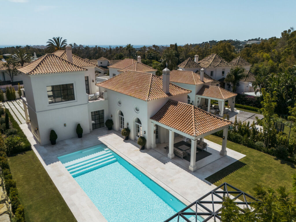 Detached Villa Nueva Andalucía Málaga - image 8