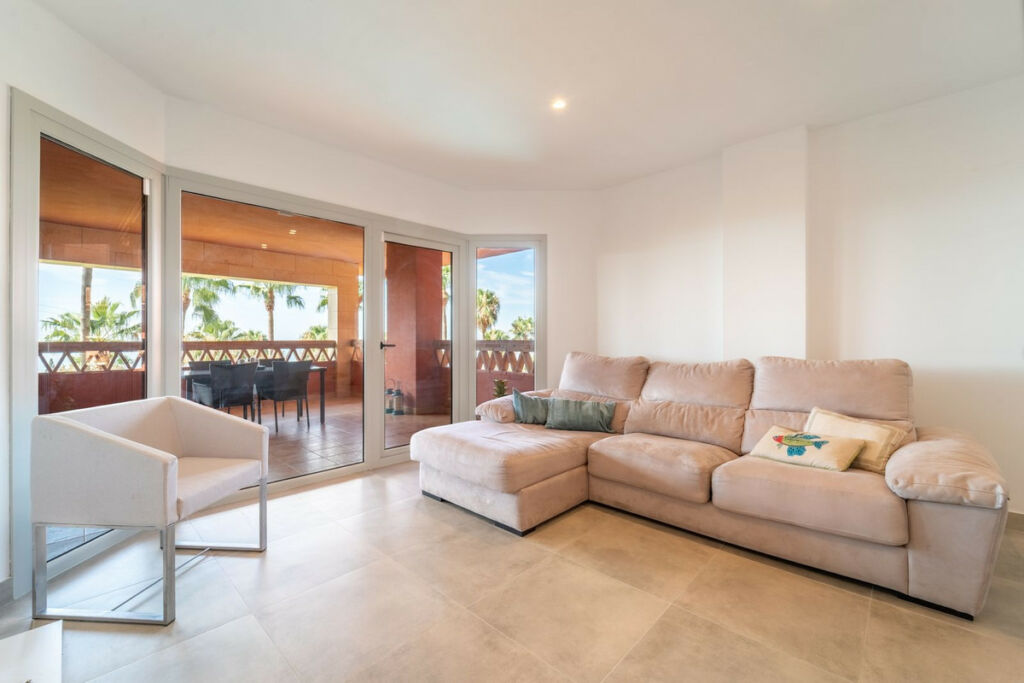 Middle Floor Apartment Benalmadena Málaga - image 8