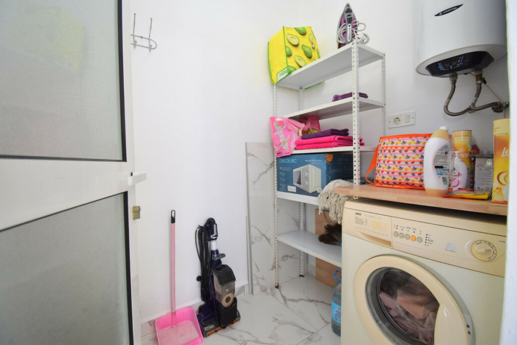 Middle Floor Apartment Villamartin Alicante - image 8