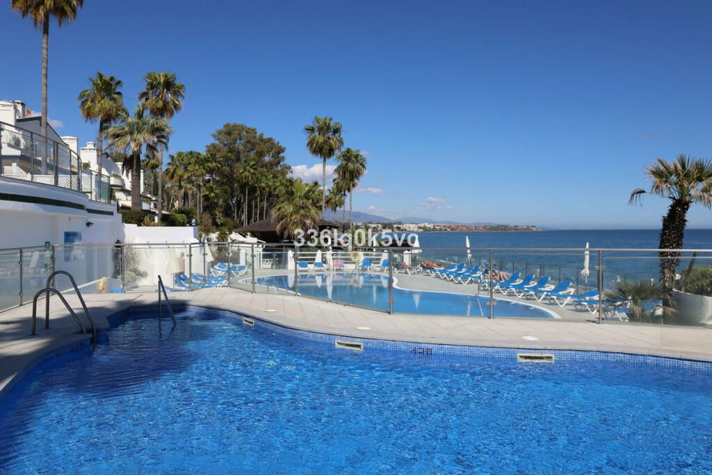 Townhouse Estepona Málaga - image 8