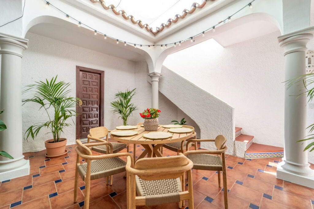 Detached Villa New Golden Mile Málaga - image 7