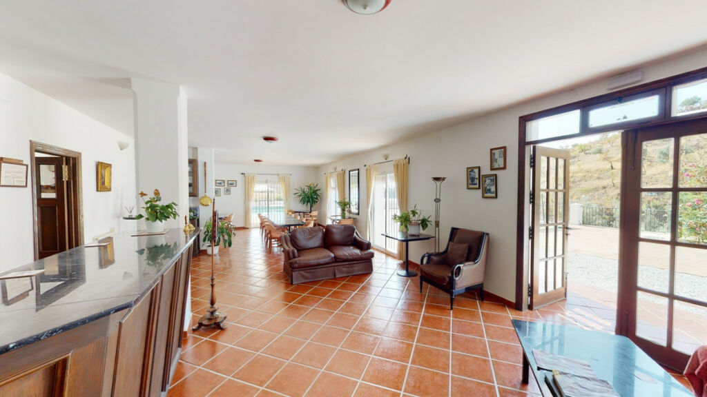 Detached Villa Macharaviaya Málaga - image 8