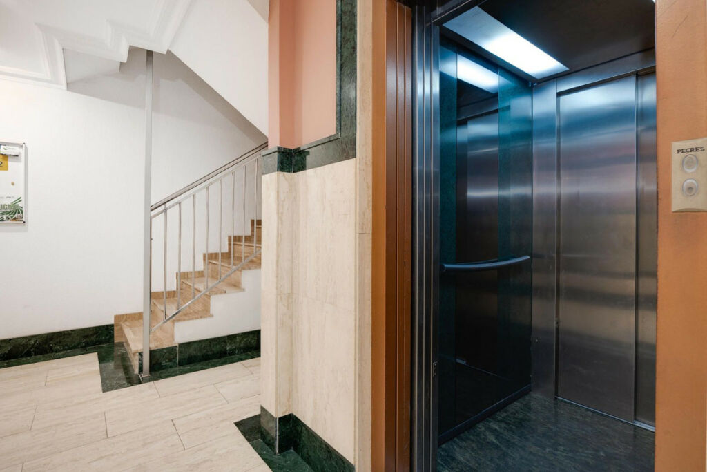 Middle Floor Apartment Torrevieja Alicante - image 8