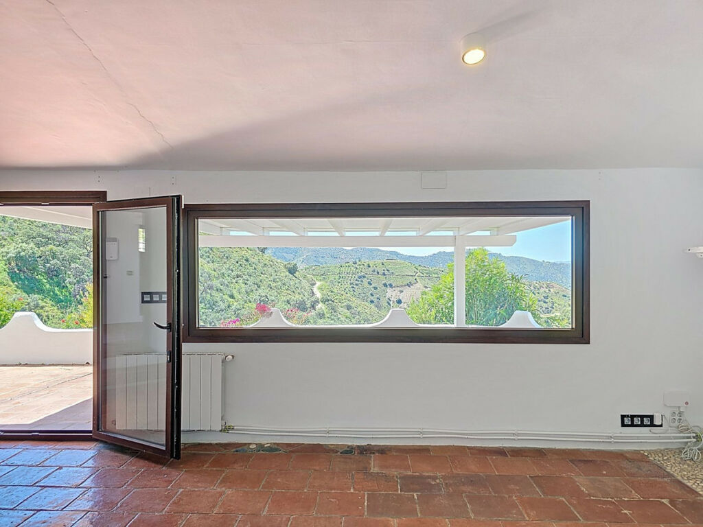 Detached Villa Sedella Málaga - image 9