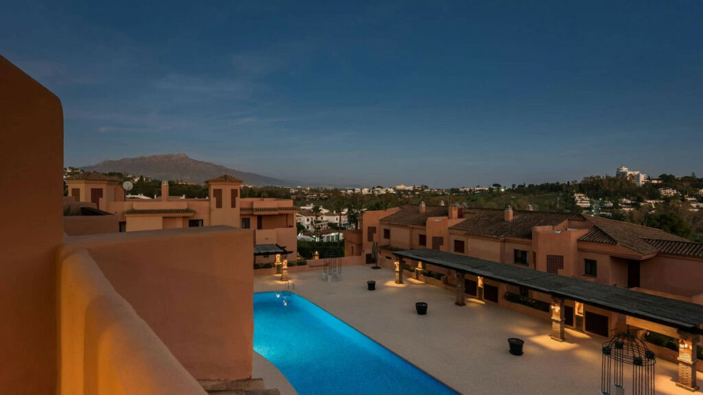 Middle Floor Apartment Benahavís Málaga - image 8