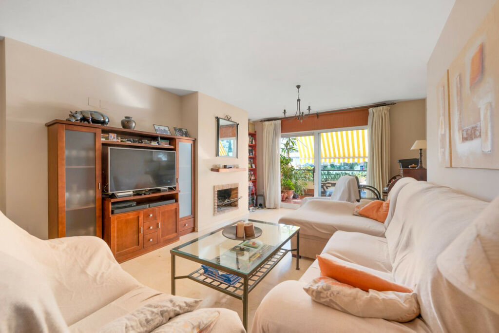 Middle Floor Apartment Marbella Málaga - image 8