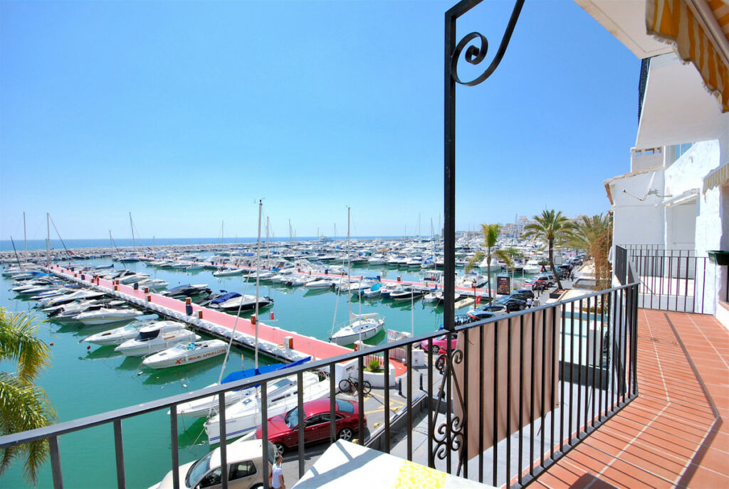 Middle Floor Apartment Puerto Banús Málaga - image 8