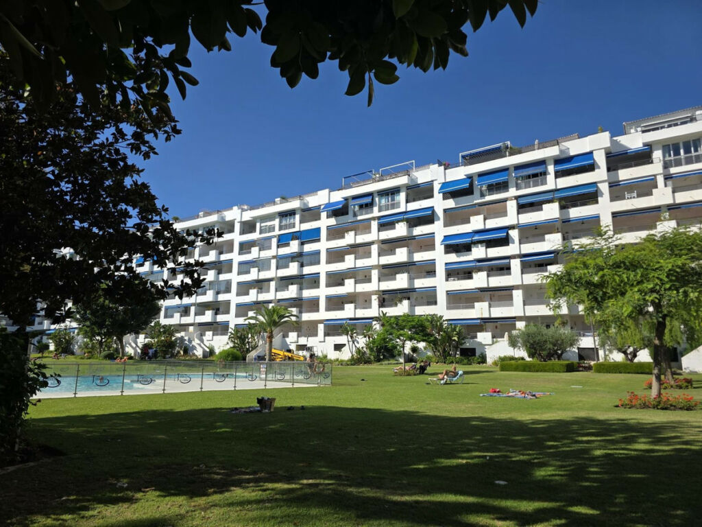 Middle Floor Apartment Puerto Banús Málaga - image 7