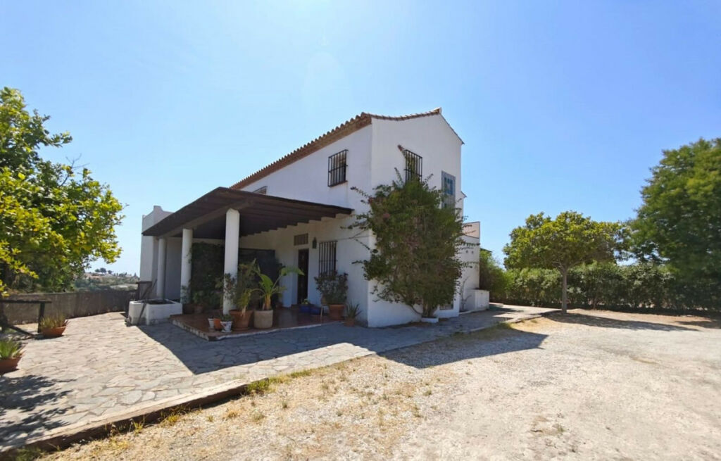 Detached Villa Estepona Málaga - image 8