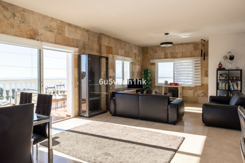 Detached Villa La Capellania Málaga - image 8