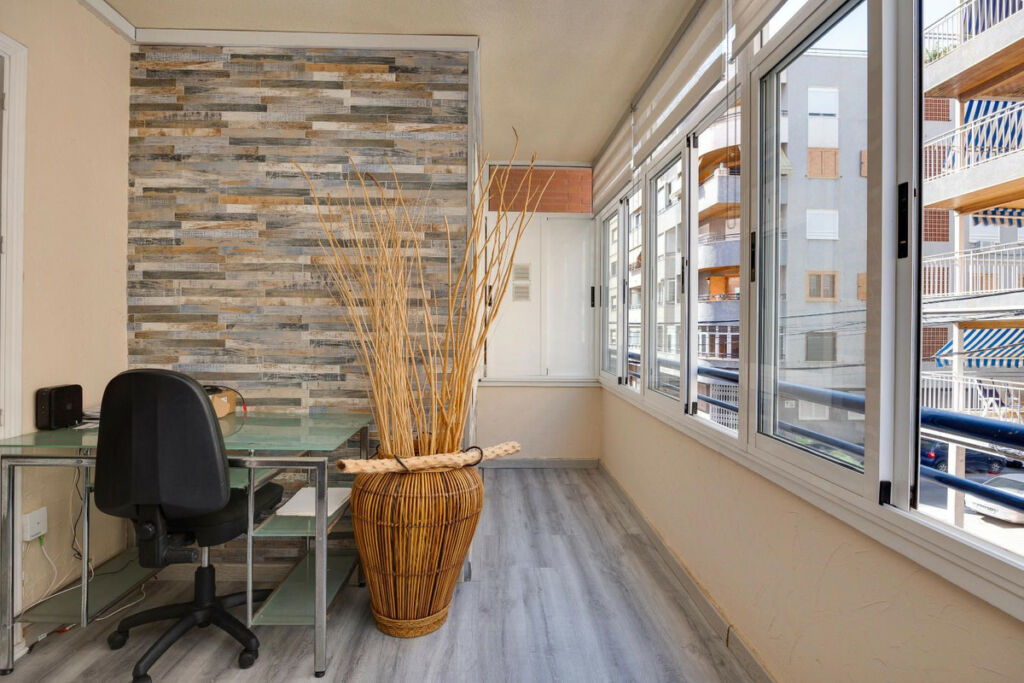 Middle Floor Apartment Torrevieja Alicante - image 8