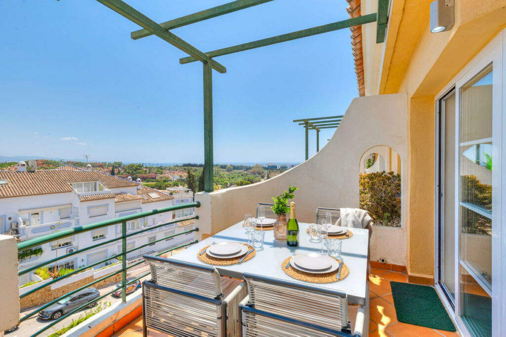 Middle Floor Apartment Nueva Andalucía Málaga - image 8